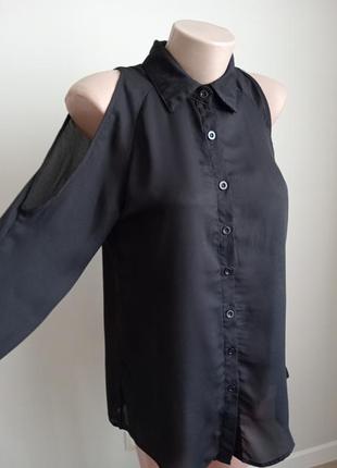 Блуза с открытыми плечами