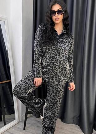 Женский трендовый костюм, штапель-шелк с напылением в леопардовом принте, 50-60, рубашка и брюки3 фото