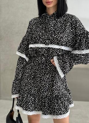 Оригинальное платье мини свободного кроя с воланами и кружевом❤️ стильный войлок с воротником стойкой софт