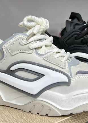 Стильні кросівки, в наявності