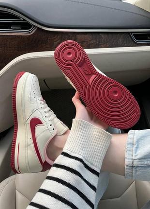 Кросівки жіночі / чоловічі бежеві / вишневі з шкіри nike air force 1 low cherry3 фото