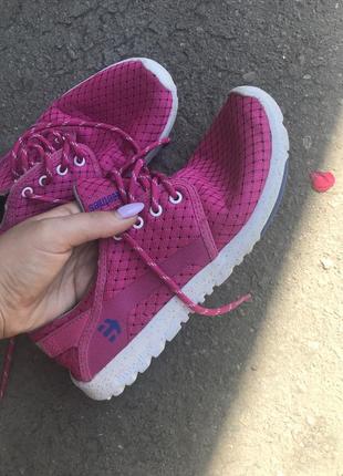 Мегалегкие дышащие фирменные кроссовки