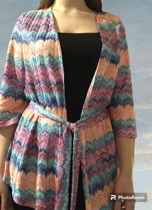 Яркая накидка