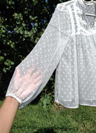 Воздушная прозрачная белая блуза в горох zara с кружевом2 фото