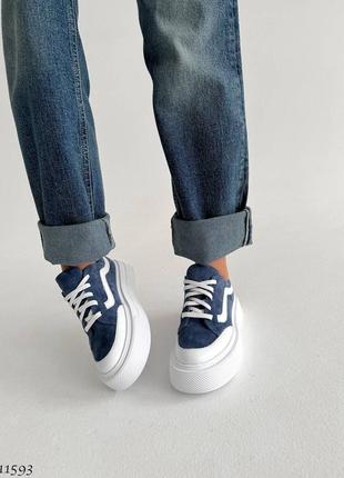 Натуральные замшевые кеды - кроссовки цвета джинс на высокой белой подошве8 фото