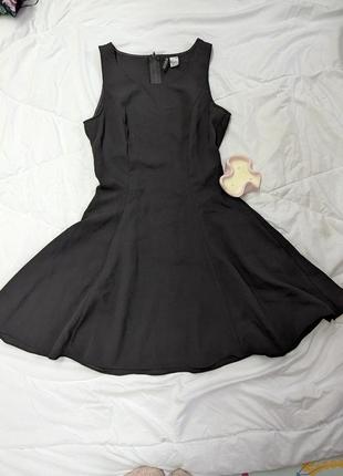 Чорна сукня, плаття