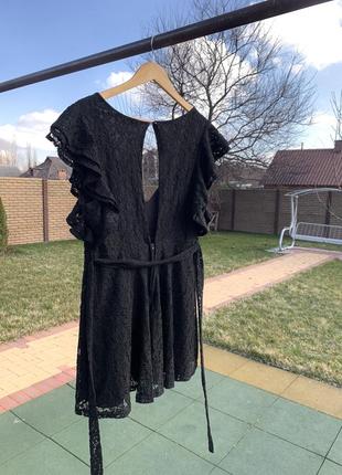 Новое кружевное платье в чёрном цвете от boohoo