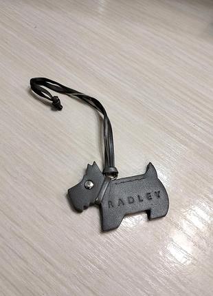 Брелок подвес radley