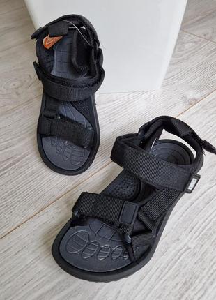 Легенькі спортивні босоніжки міцні практичні