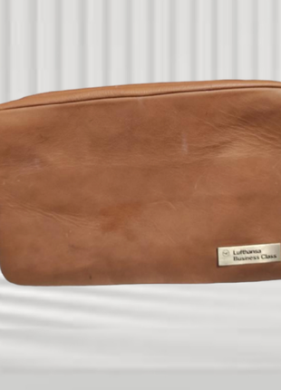 Дорожная косметичка, объемная, вместительная. lufthansa business class