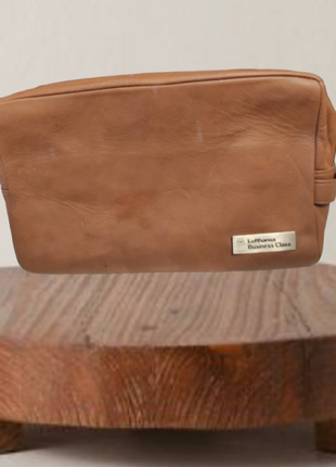 Дорожная косметичка, объемная, вместительная. lufthansa business class