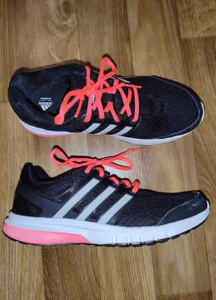 Жіночі кросівки adidas р.38-39