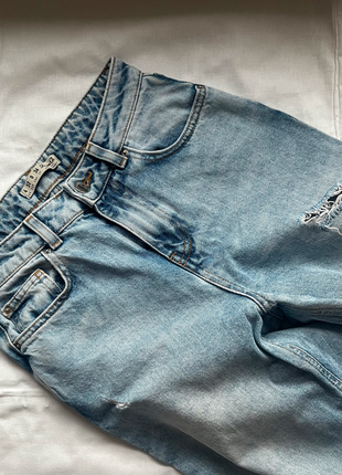 Светлые джинсы h&amp;m с дырками3 фото