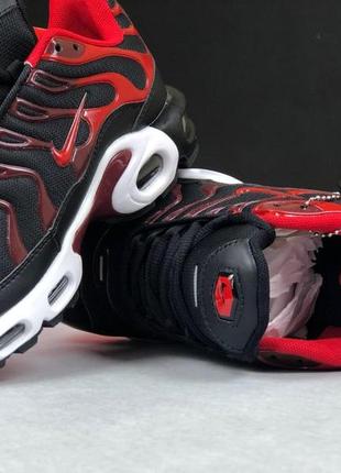 Чоловічі кросівки  nike air max plus tn  чорні з червоним7 фото