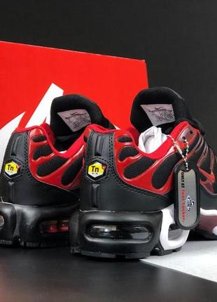 Чоловічі кросівки  nike air max plus tn  чорні з червоним3 фото