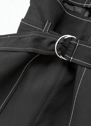 Красивый необычный черный комбинезон topshop с вырезом под грудью, поясом и накладными карманами4 фото