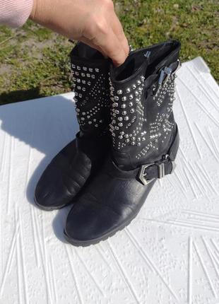 Кожаные чёрные ботинки с металлом zara очень мягенькие удобные лёгкие3 фото