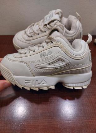 Детские кожаные.
   кроссовки fila размер 25