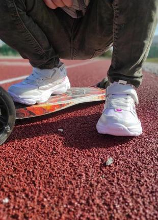 Кросівки білі. 2