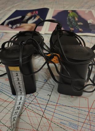 Босоножки на каблуке с завязками с квадратным носком7 фото