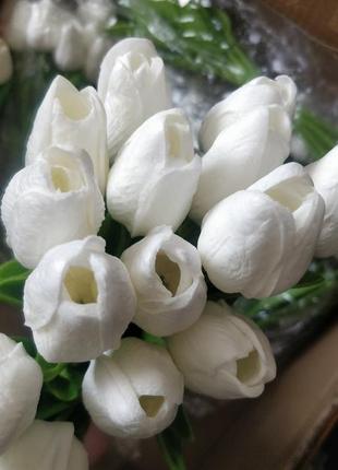 Тюльпан реалистичный искусственный 1шт. цвет белый8 фото