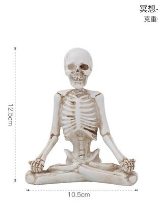 Настольный декор на хэллоуин скелетон, скелет йог медитирует, домашние украшения йога, готика декор4 фото