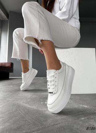 Натуральные кожаные белые кеды - кроссовки на высокой подошве2 фото