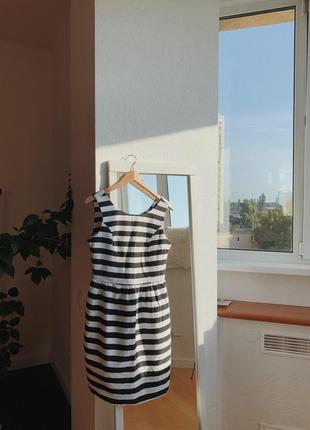Черно-белое полосатое платье ostin, 38 размера, объемное2 фото
