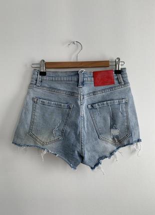 Шорты джинсовые мини с потертостями рваные светло-голубые5 фото