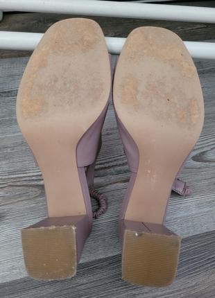 Кожаные босоножки с открытой пяткой на каблуке tucino мюлю пастельный цвет базовый открытый носок турция7 фото