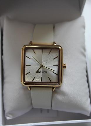 Годинник nine west