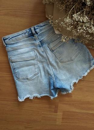 Женские джинсовые шорты с высокой посадкой2 фото