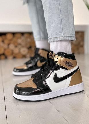 Кроссовки nike jordan 1 retro high patent gold toe лакированная кожа (36-40)