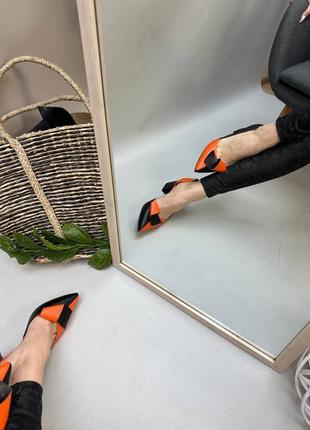 Черные с оранжевым оранжевым туфли лодочки на удобном каблуке6 фото