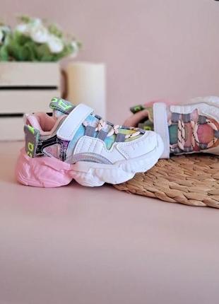 Кросівки для дівчинки на весну білі рожеві