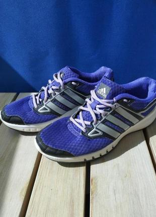 Жіночі кросівки adidas оригінальні кросівки у гарному стані