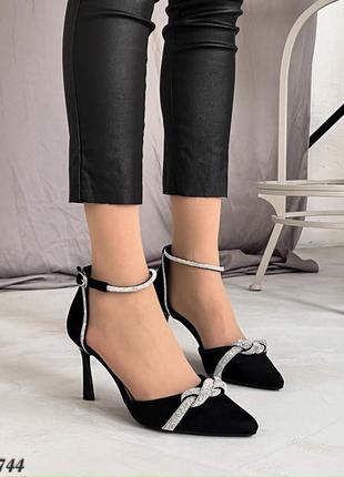 Трендовые женские туфли с декором 744 черный эко.замша5 фото