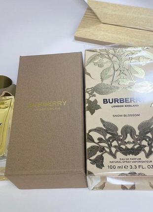 Парфумована вода snow blossom 
burberry2 фото