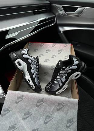 Мужские кроссовки nike air max plus black white gradient7 фото