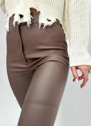 Шкіряні жіночі брюки весняні4 фото