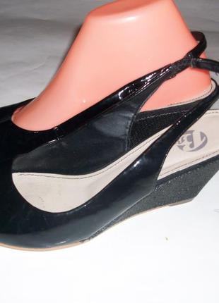 Рр 39-25 см стильні босоніжки від bata