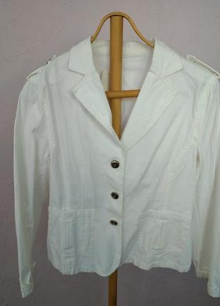 Белый пиджак