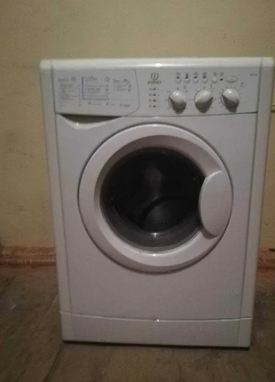 Стиральная машина indesit wisl 103(cis)y узкая