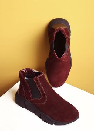 Бордовые замшевые ботинки челси марсала без застежки на резинках стильные2 фото