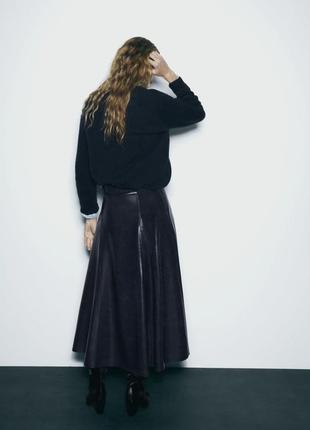 Крутая стильная многослойная юбка миди с экокожи от zara. цвет и качество -бомба.9 фото