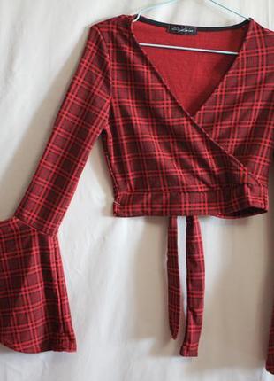 Коротка блуза в клітку з рукавами-воланами1 фото