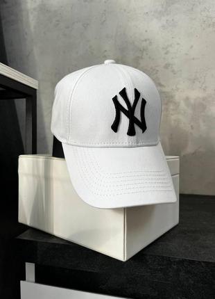 Бейсболка new york yankees з фіксатором чорно-біла кепка-тракер літня нью-йорк янкіс3 фото