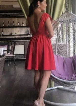 Очень красивое и изящное фирменное платье