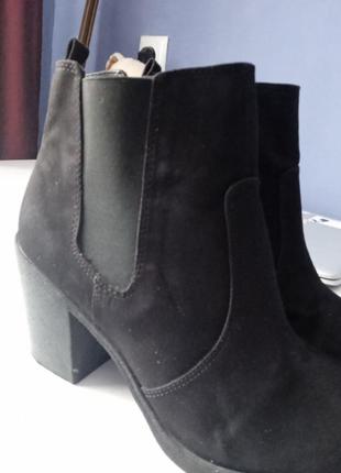 Жіночі замшеві ботильони ботинки напівчоботи черевики челсі козаки чорного кольору нові недорого 38 розміру3 фото