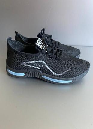 Мужские кроссовки